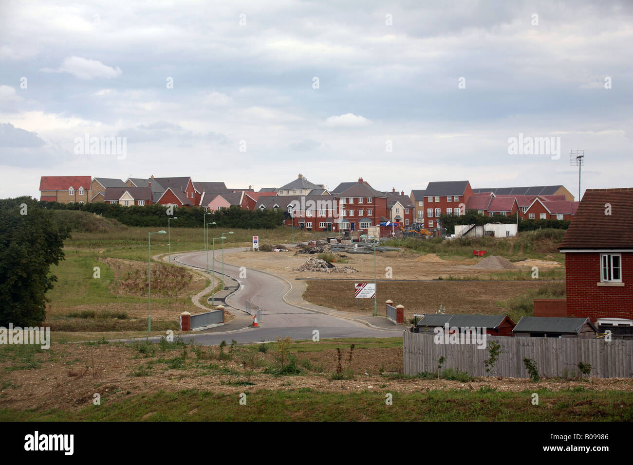 NEW HOMES UNDER CONSTRUCTION ON A GREEN BELT LAND NEAR HAVERHILL IN SUFFOLK EAST ANGLIA BRITAIN