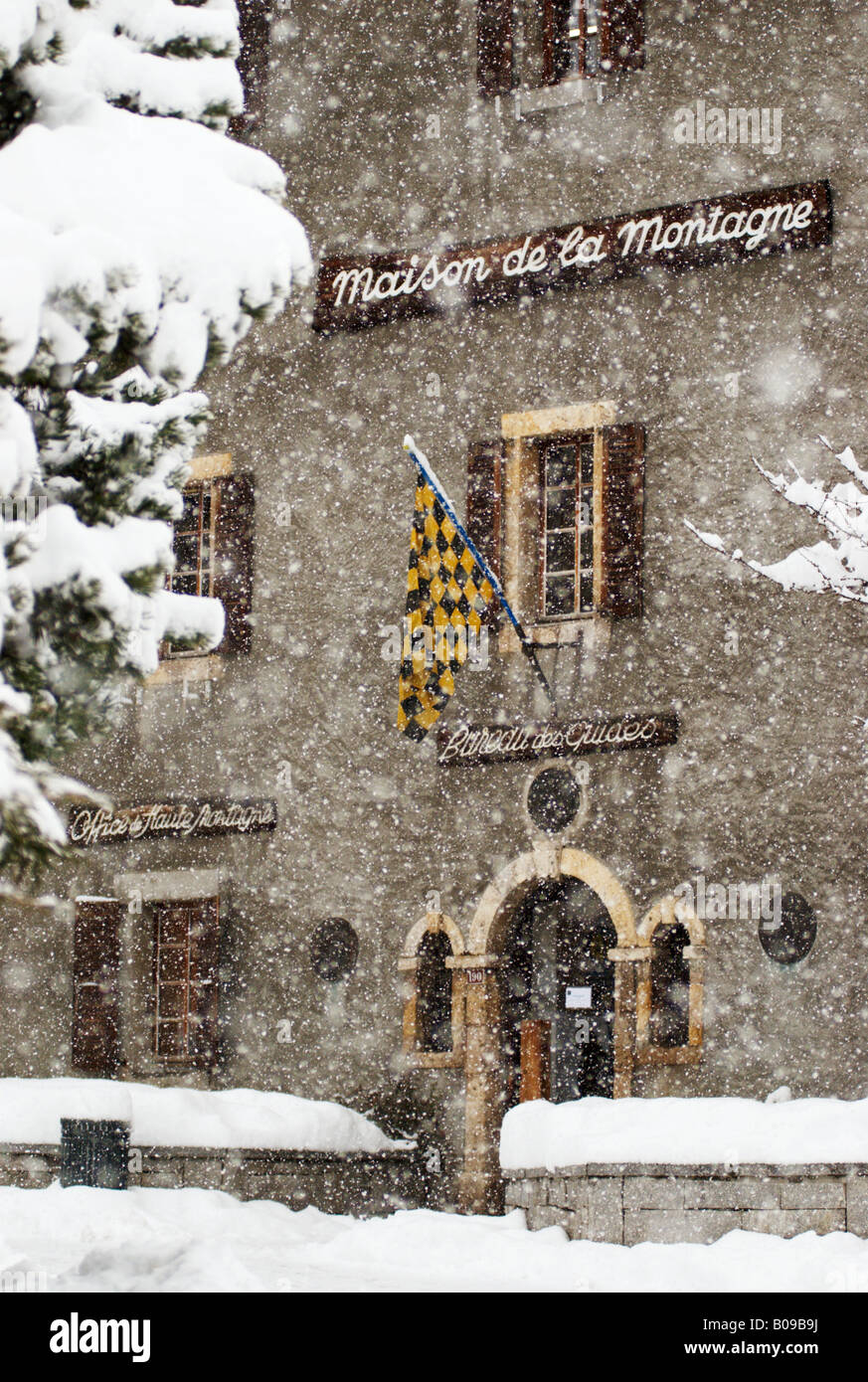 Maison De La Montagne Where The Guides Bureau Weather Station And Stock Photo Alamy