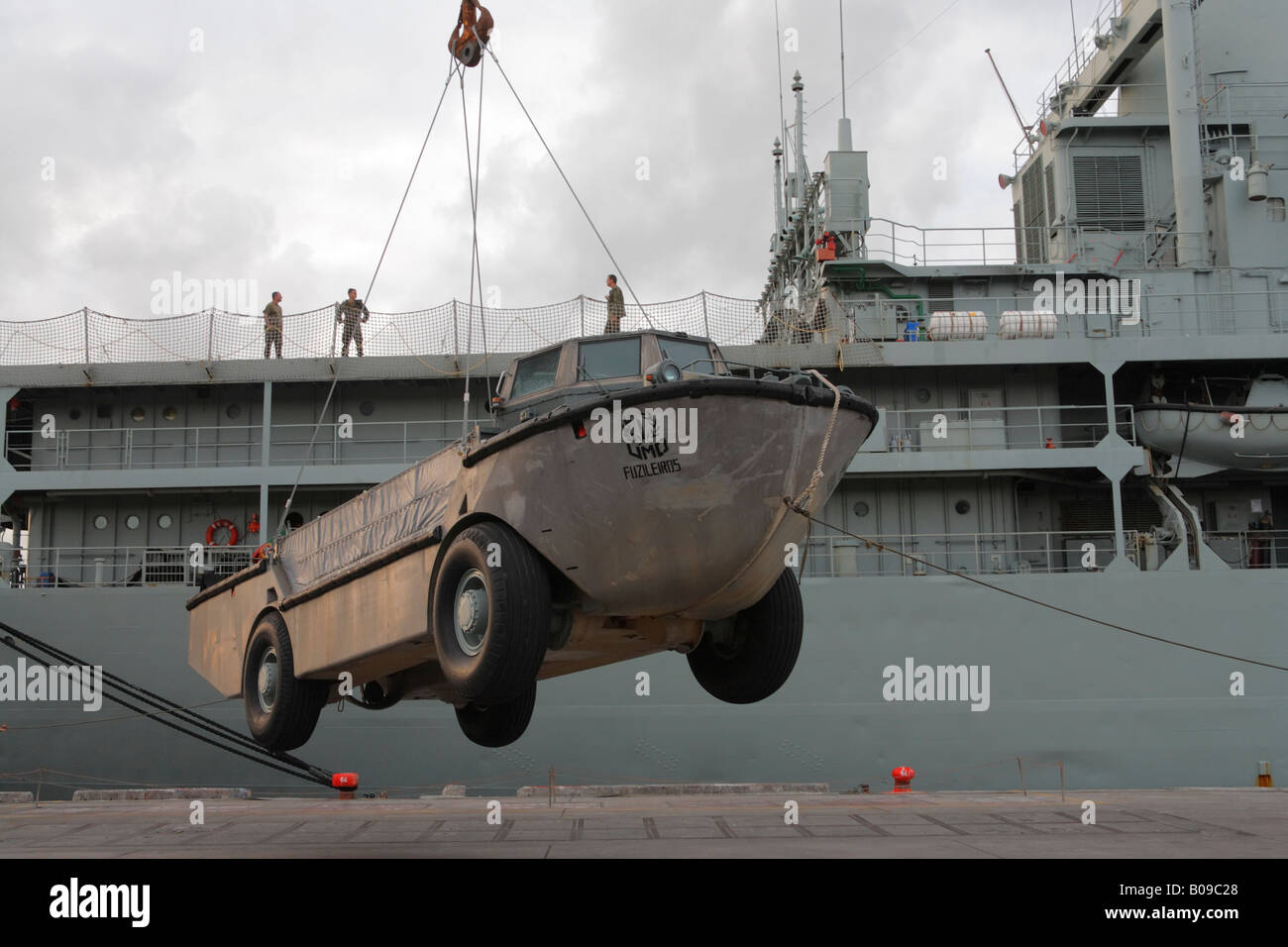 Amphibious support hi-res stock photography and images - Alamy