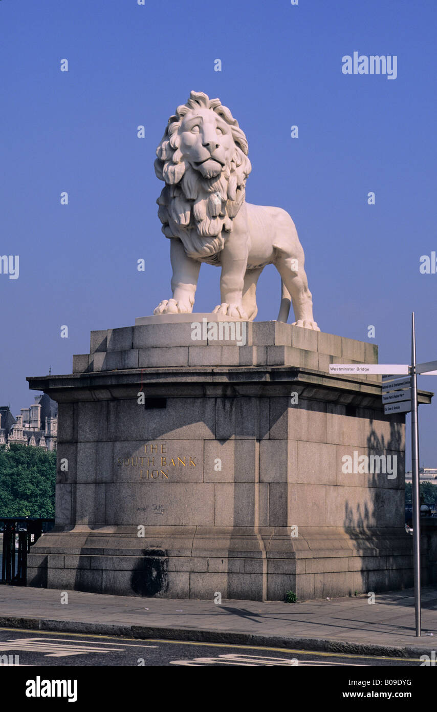 The South Bank Lion beside County Hall (former GLC headquarters ...