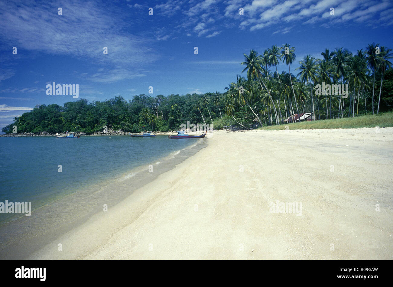 Gertak Sanggul Beach Sand Shallow Water Boats Hut Palm Trees Penang West Coast Malaysia Stock Photo Alamy