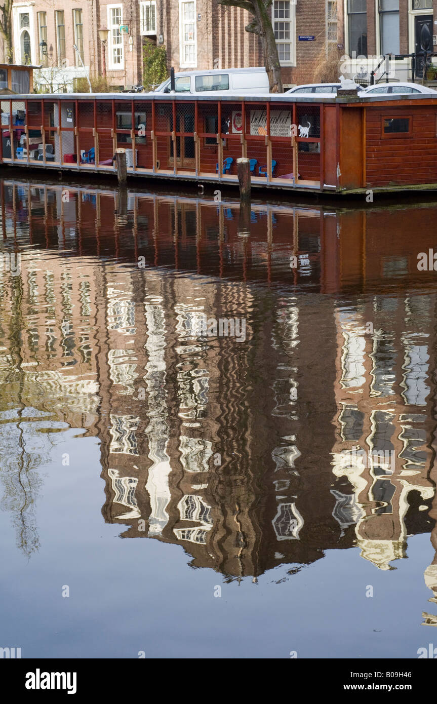 Amsterdam cat boat houseboat used hires stock photography and images Alamy