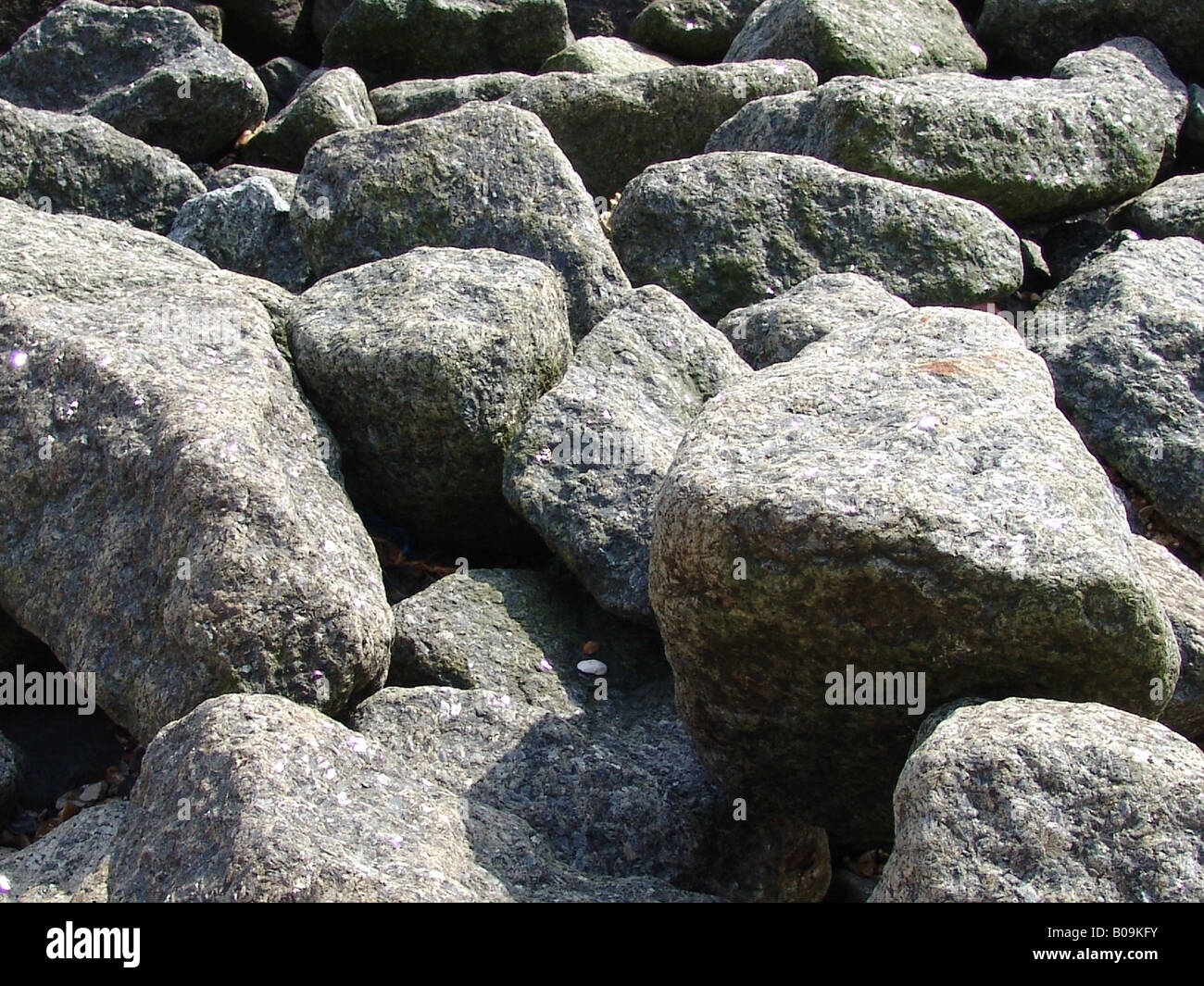 Metal Rocks England Black rocks on a beach on the south coast of England Stock Photo - Alamy