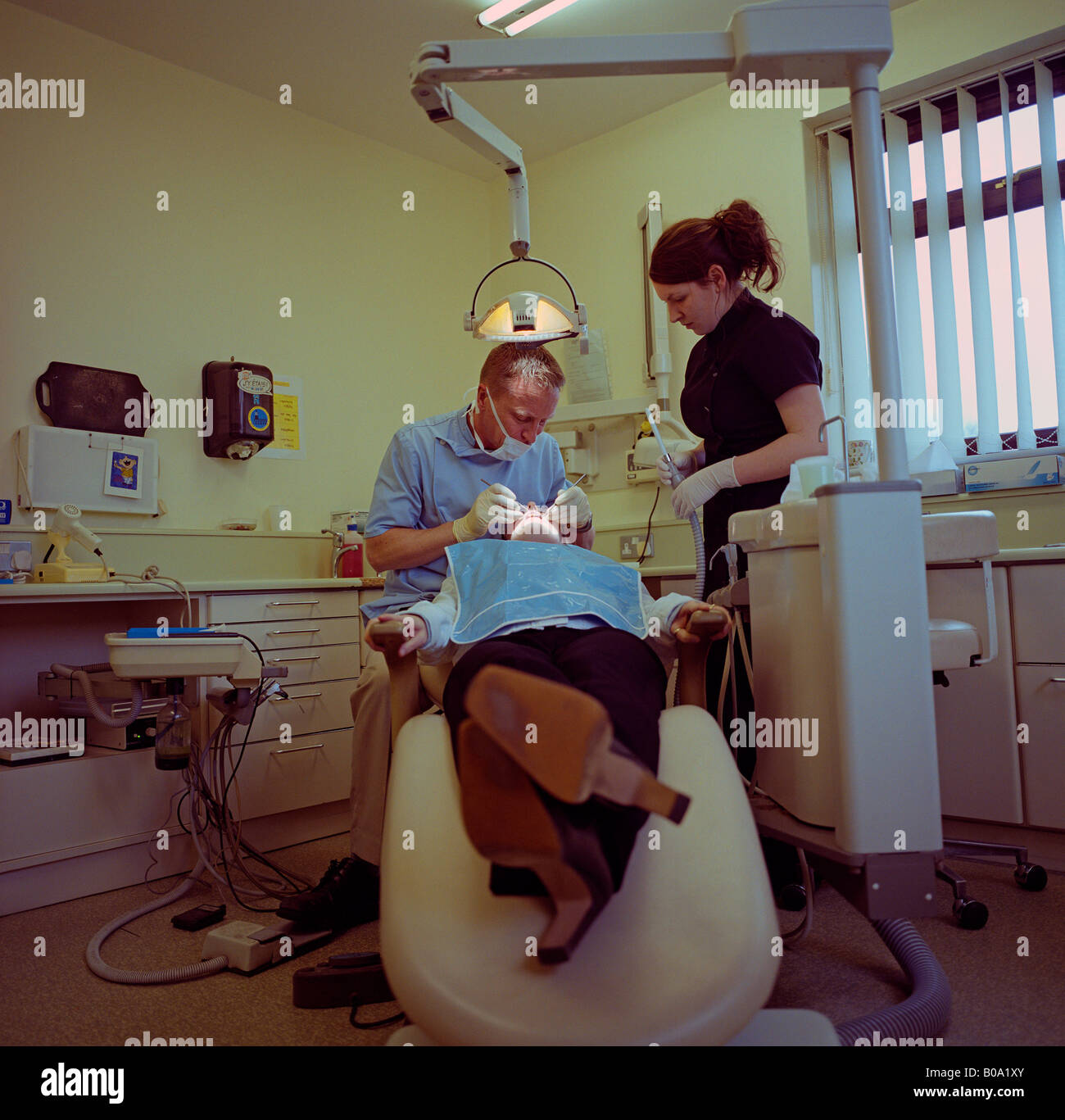 Dentist uk hi-res stock photography and images - Alamy