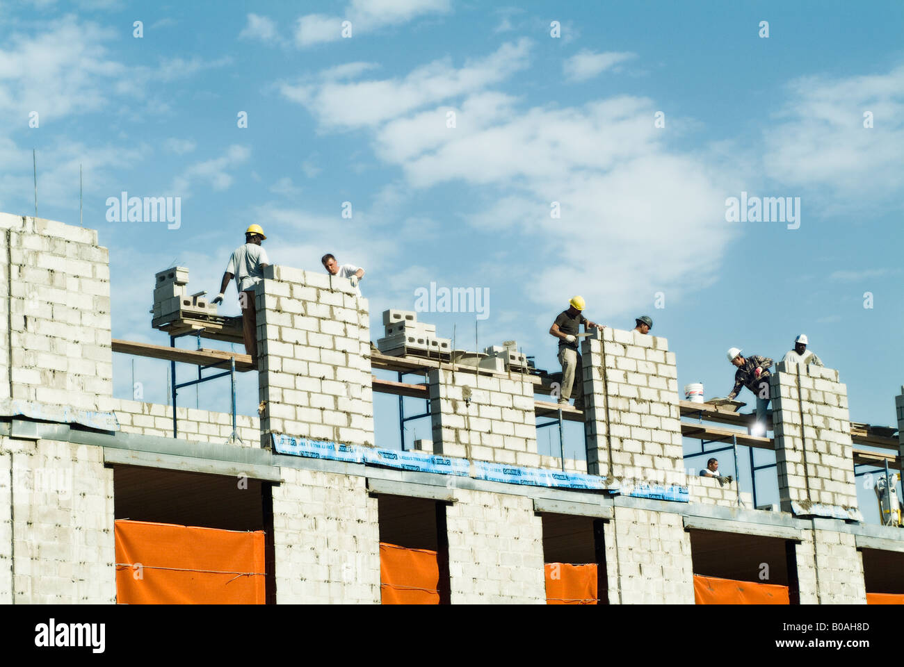 Men in construction site hi-res stock photography and images - Alamy
