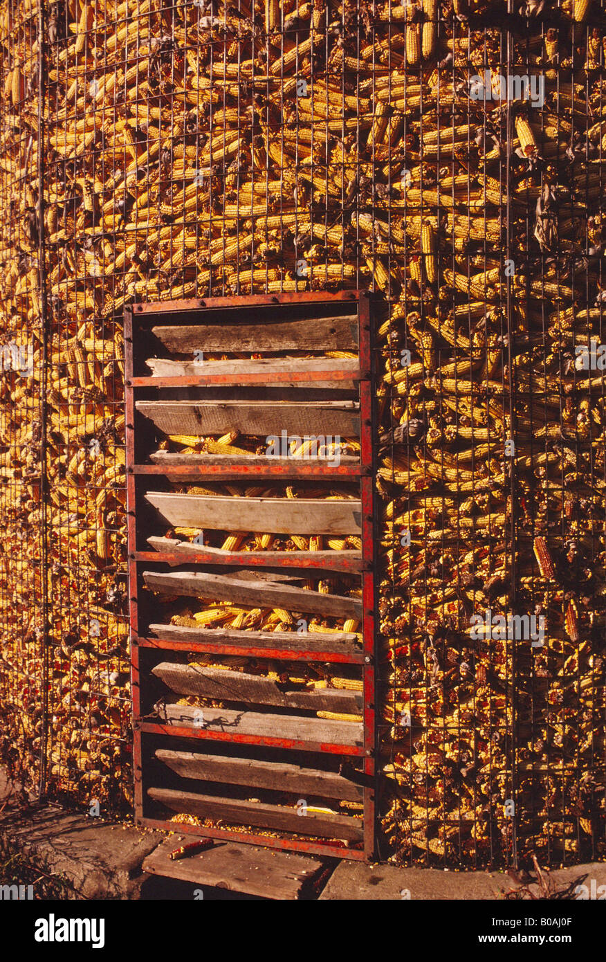 Corn crib storage farm hires stock photography and images Alamy