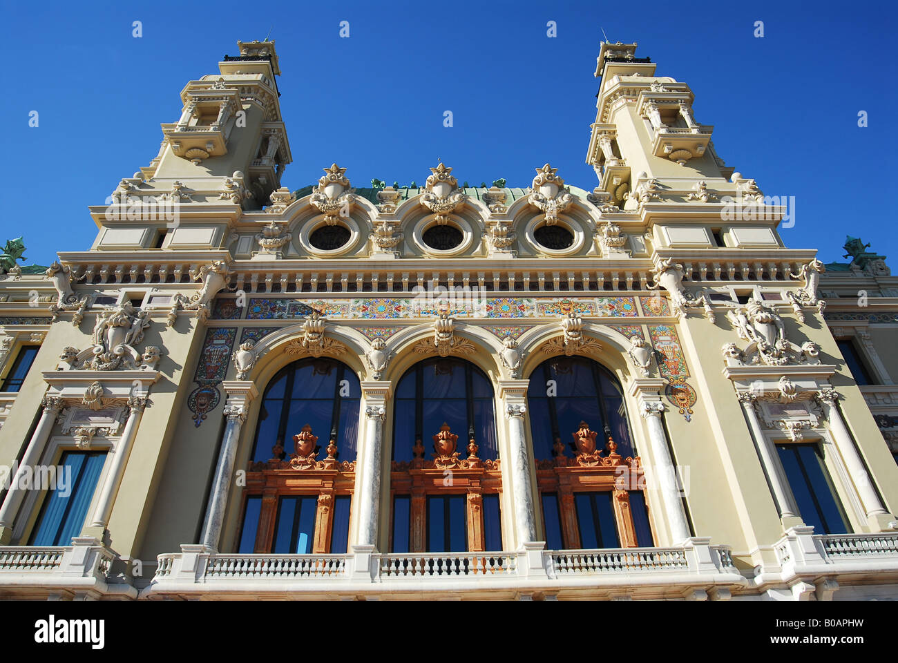 Intérieur luxueux d un casino rappelant l univers Azur
