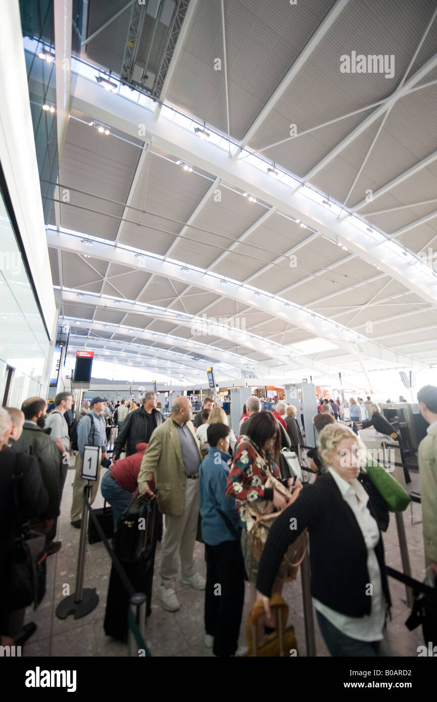 huge queue clearing security at Heathrow terminal five Stock Photo