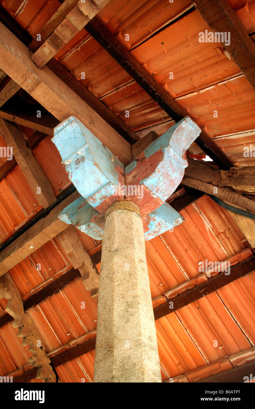 Carved pillar support hires stock photography and images Alamy