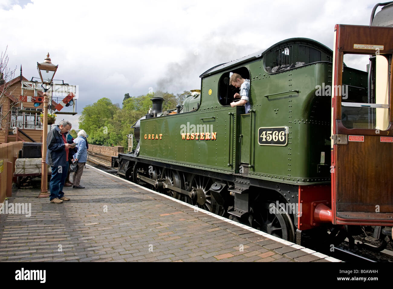 Great Western steam train Bewdley station Severn Valley Railway ...