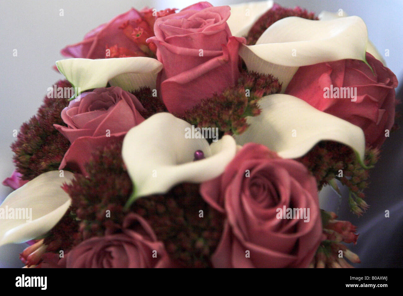 Red wedding flowers hi-res stock photography and images - Alamy