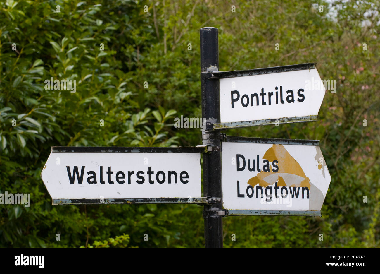 Roadside direction sign hi-res stock photography and images - Alamy