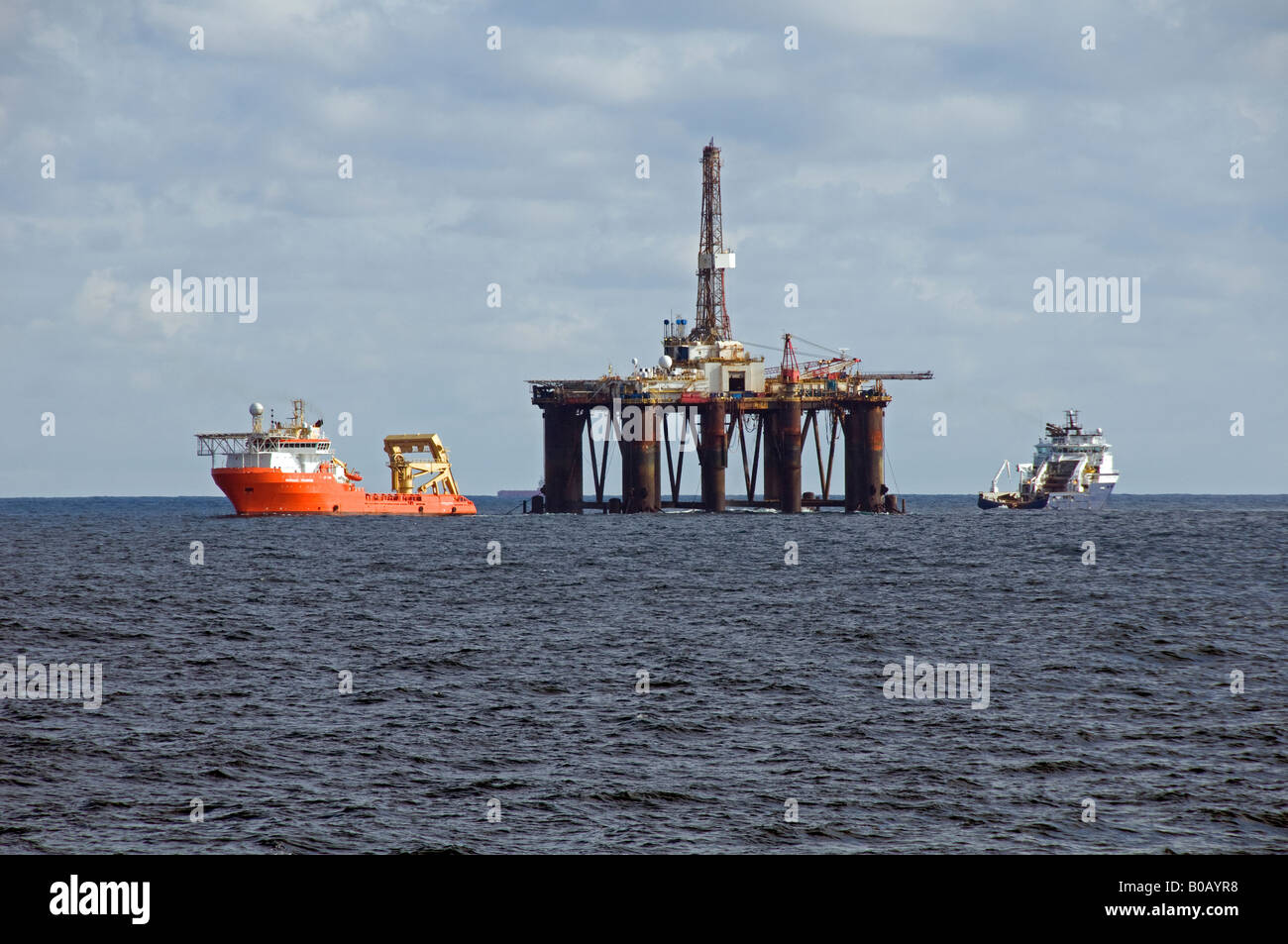 Oil rig being moved Stock Photo - Alamy