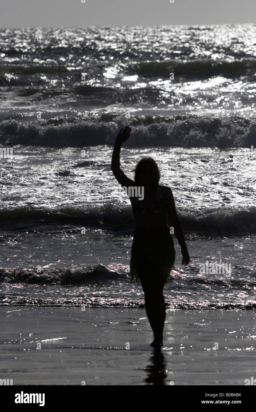 Silhouette of a woman walking on beach hi-res stock photography and ...