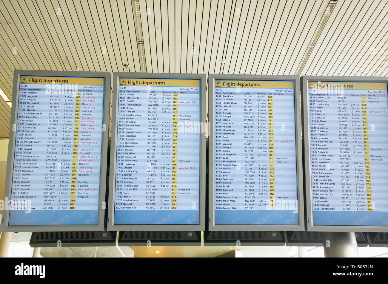 Flight boards hi-res stock photography and images - Alamy