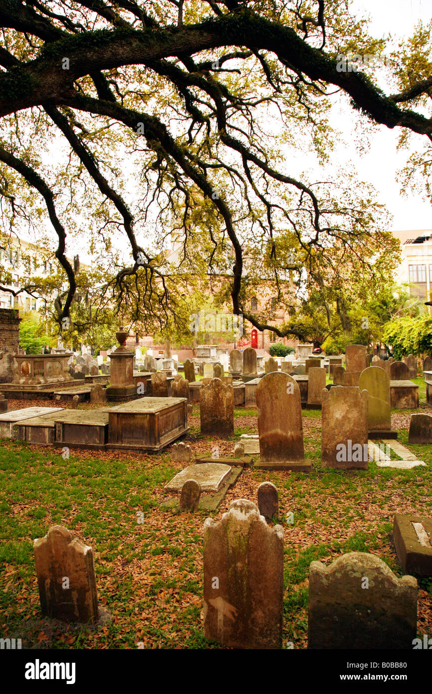 Charleston church graveyard hi-res stock photography and images - Alamy