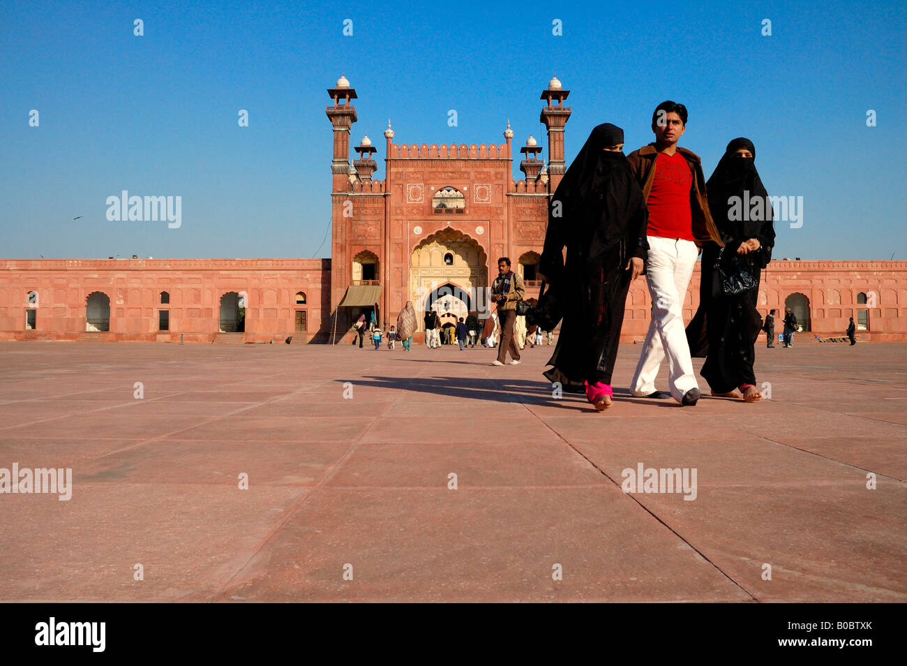 Badshahi Mosque stands across the Hazuri Bagh from Lahore Fort. Pakistan. Muslim worshippers. Stock Photo