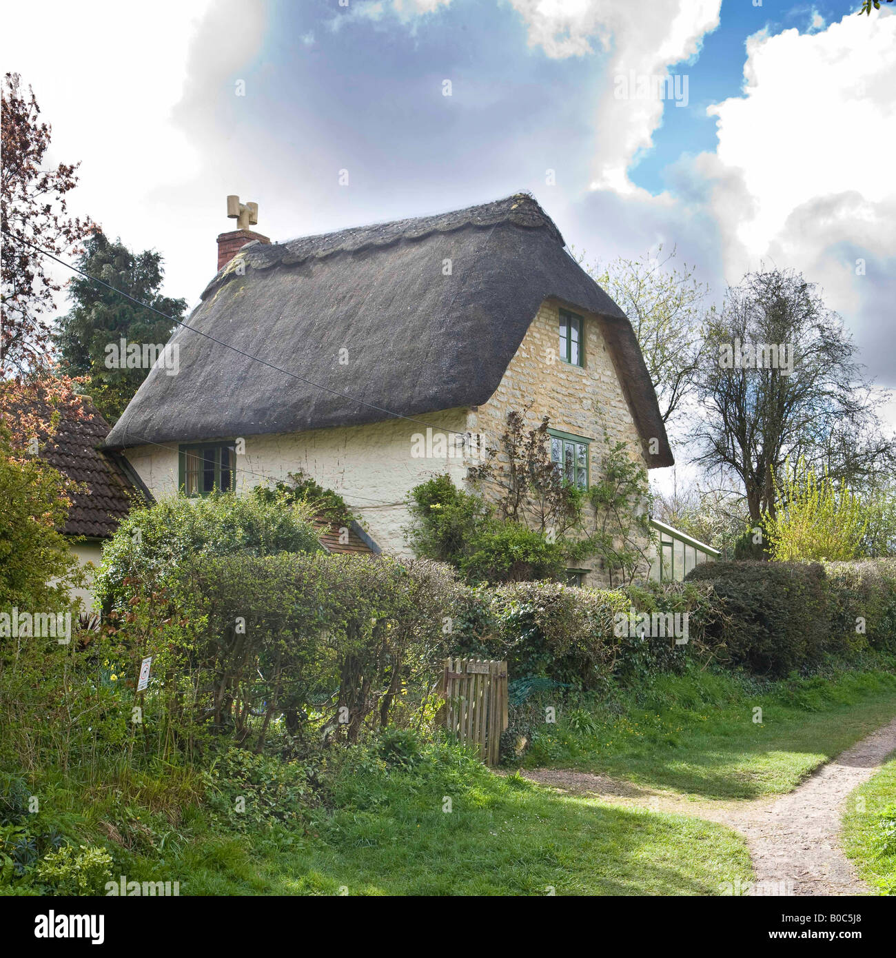 English country cottage hi-res stock photography and images - Alamy