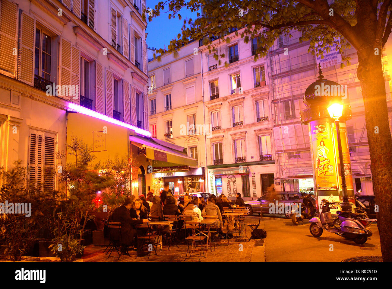 Paris cafe hi-res stock photography and images - Alamy