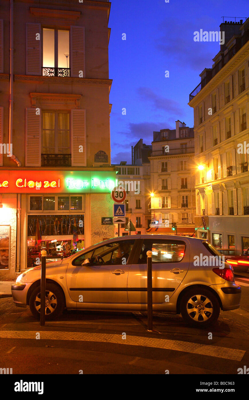 Nightlife in Paris, café bar and restaurants Stock Photo - Alamy