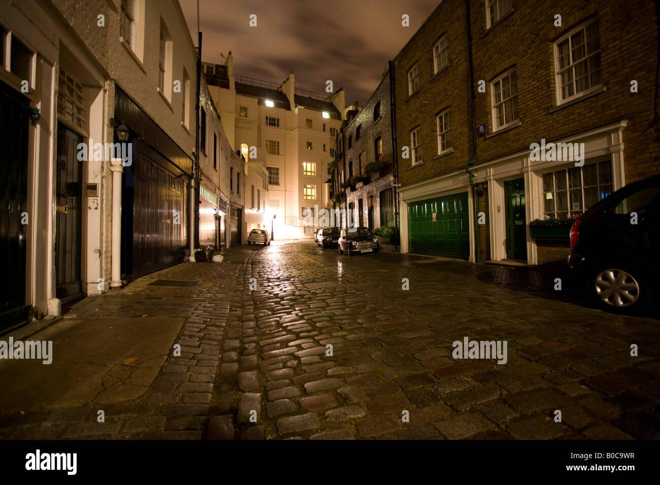 London street at night hi-res stock photography and images - Alamy