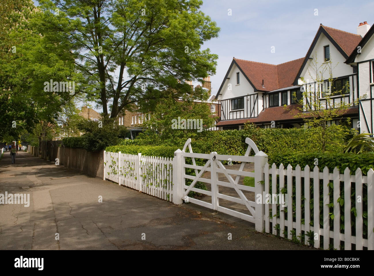 Large family homes prosperous neighborhood Dulwich Village, South London SE21 2000s UK 2008  HOMER SYKES Stock Photo