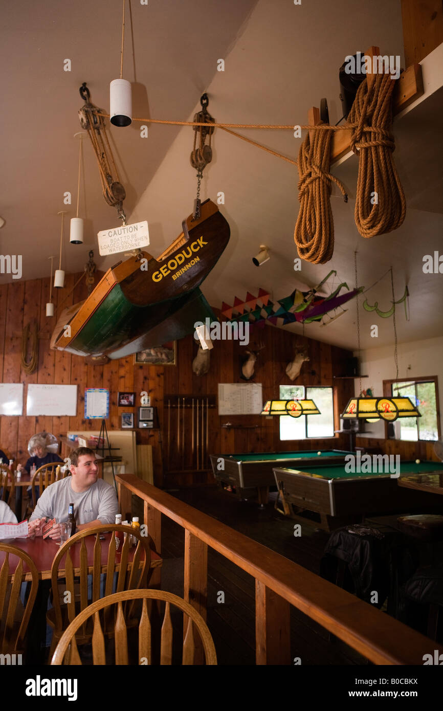 Image of the inside of the GeoDuck restaurant and tavern in Brinnon Washington Stock Photo