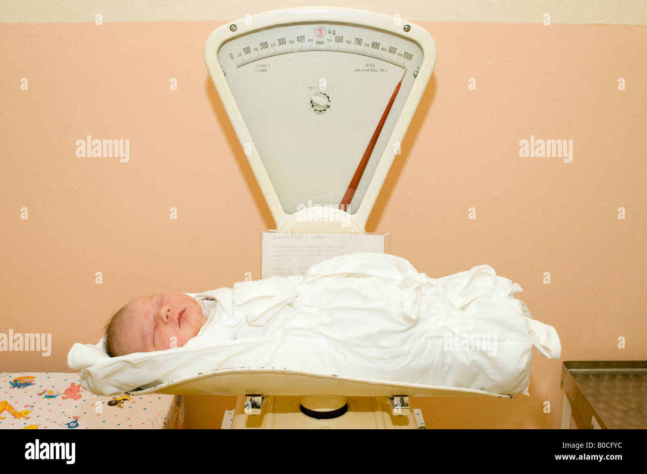 Newborn baby on Weight Scales Stock Photo Alamy