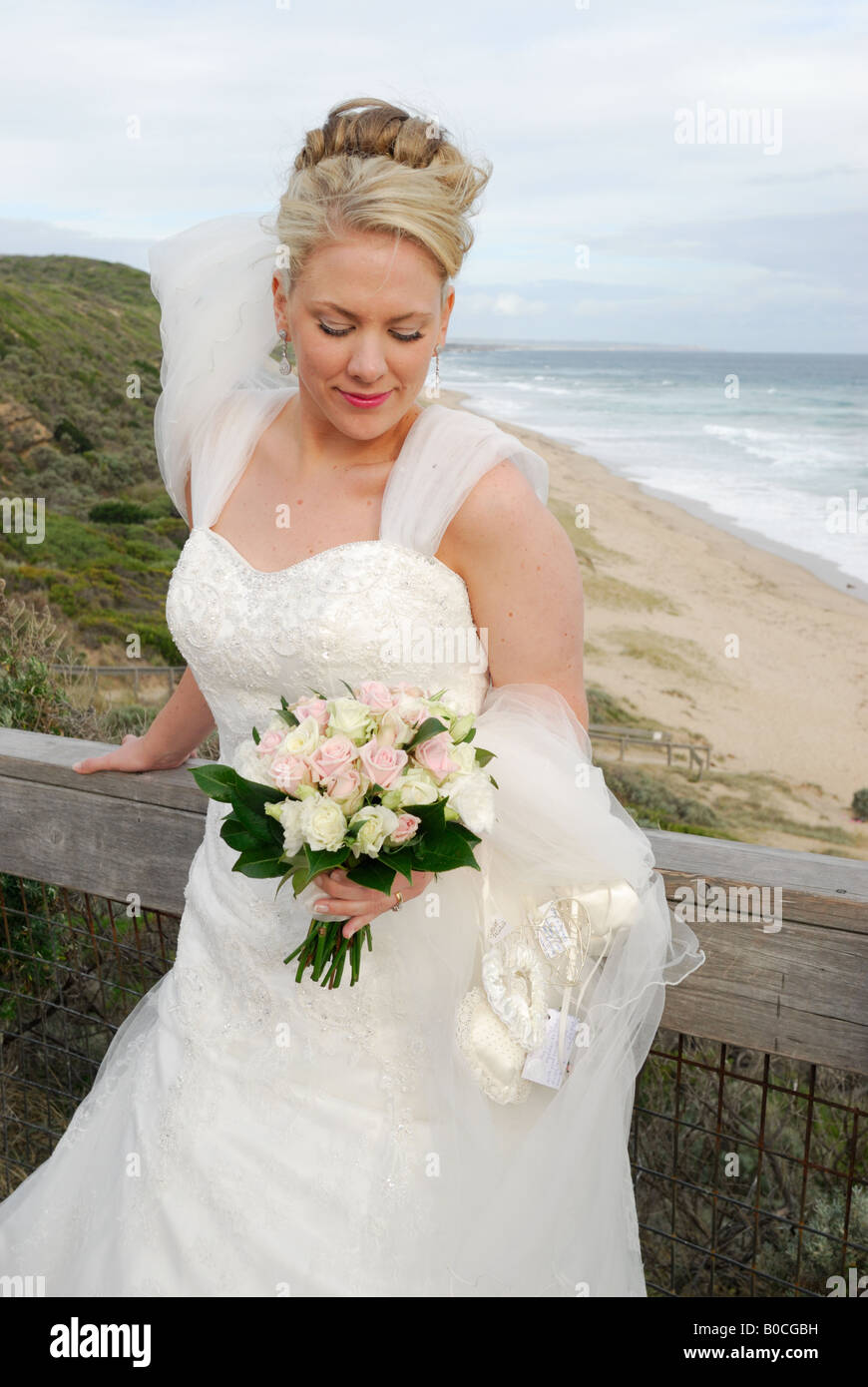 White dress outdoors hi-res stock photography and images - Alamy