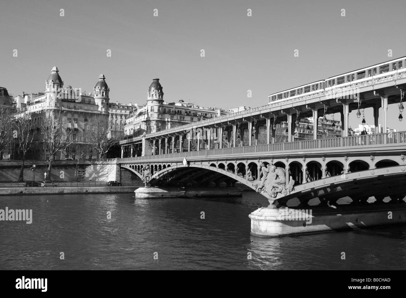 Seine bridge Black and White Stock Photos & Images - Alamy