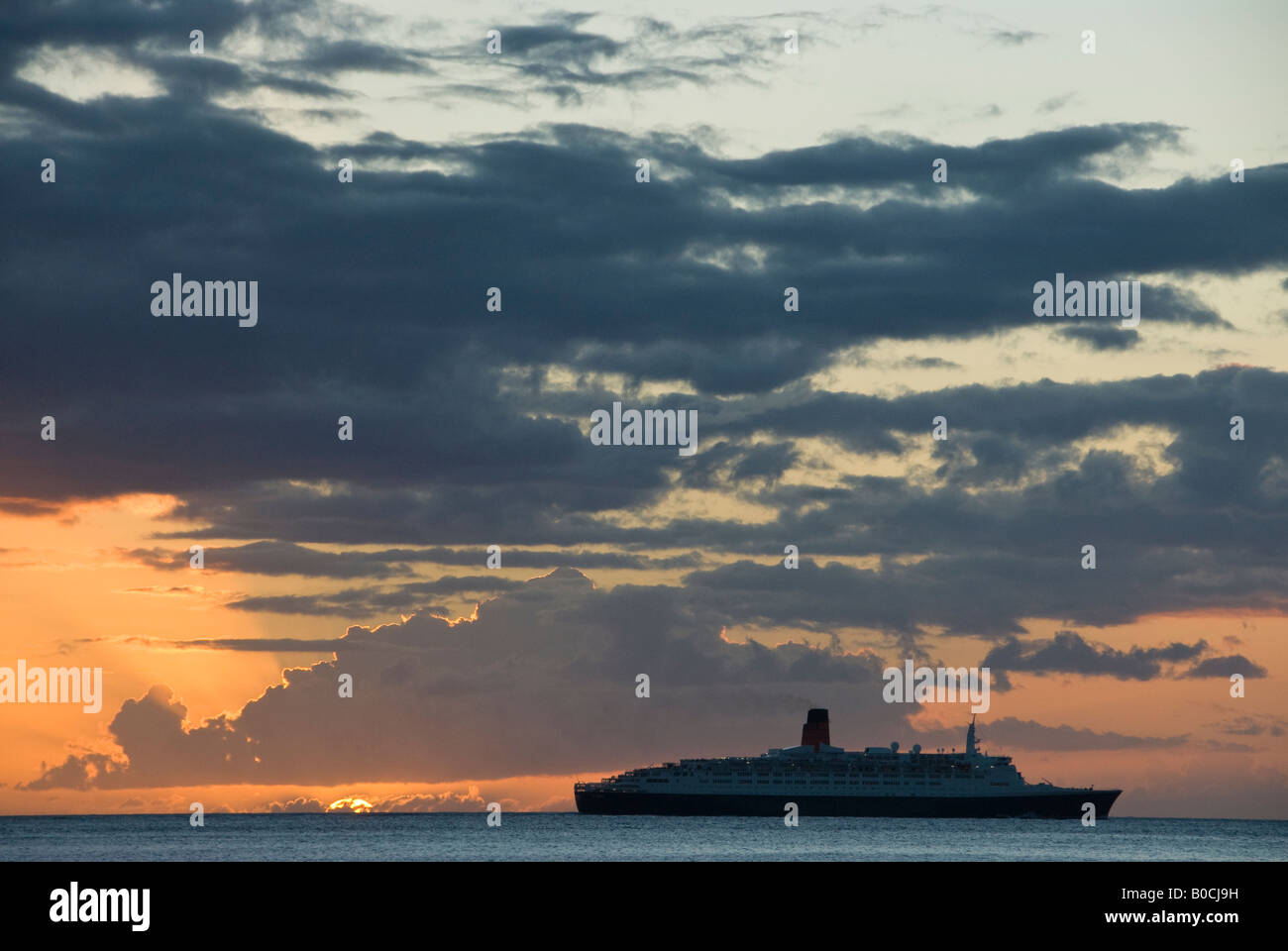 Cruise ship at sunset near Kaanapali West Maui Hawaii Stock Photo - Alamy