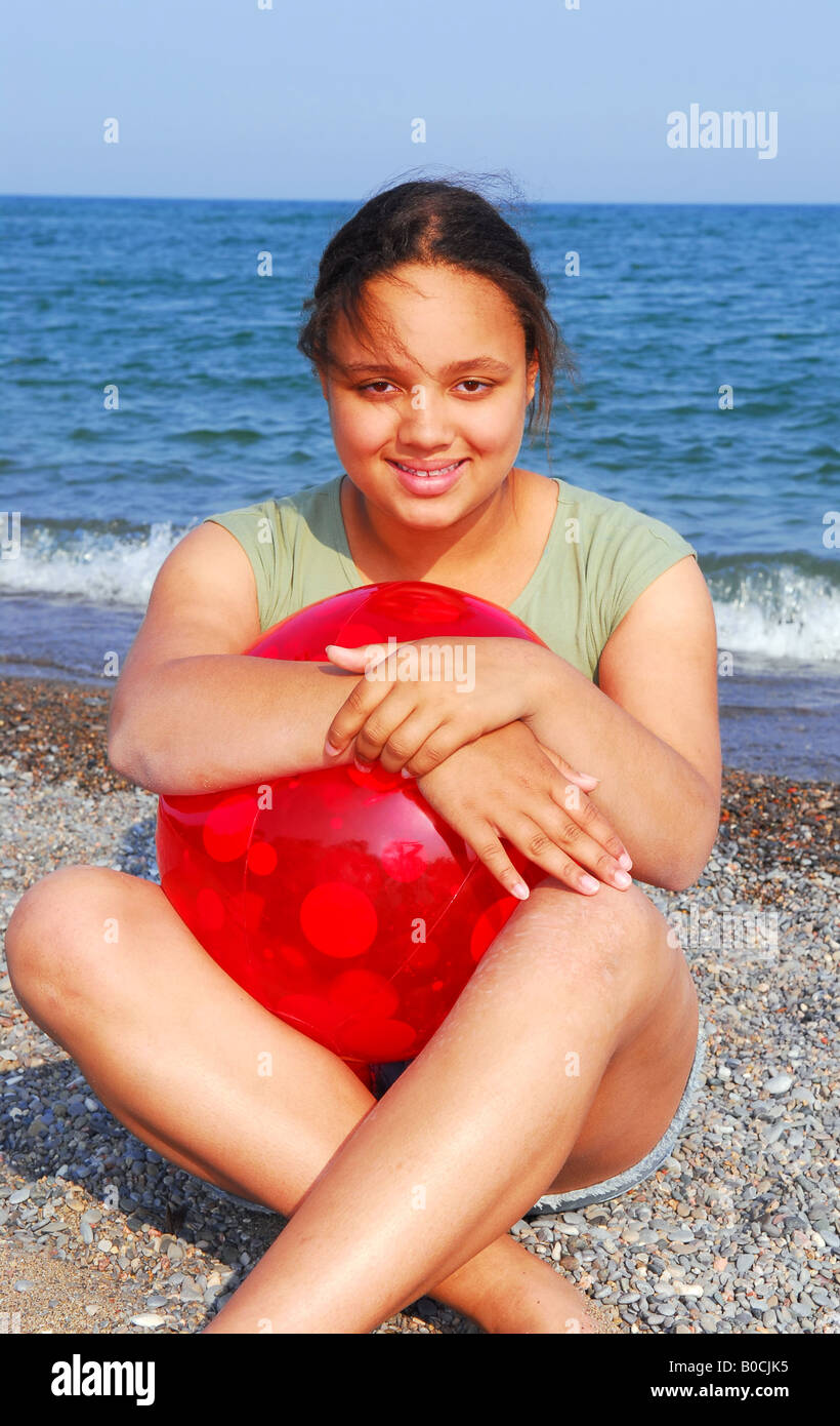 Portrait of a young beautiful girl on sea shore Stock Photo - Alamy