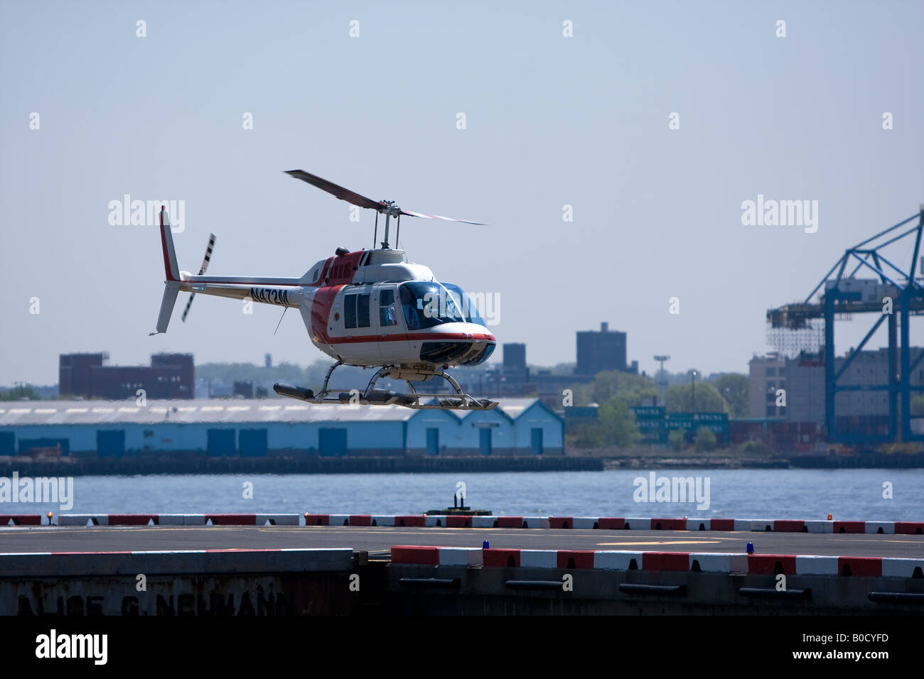 Helicopter landing hires stock photography and images Alamy