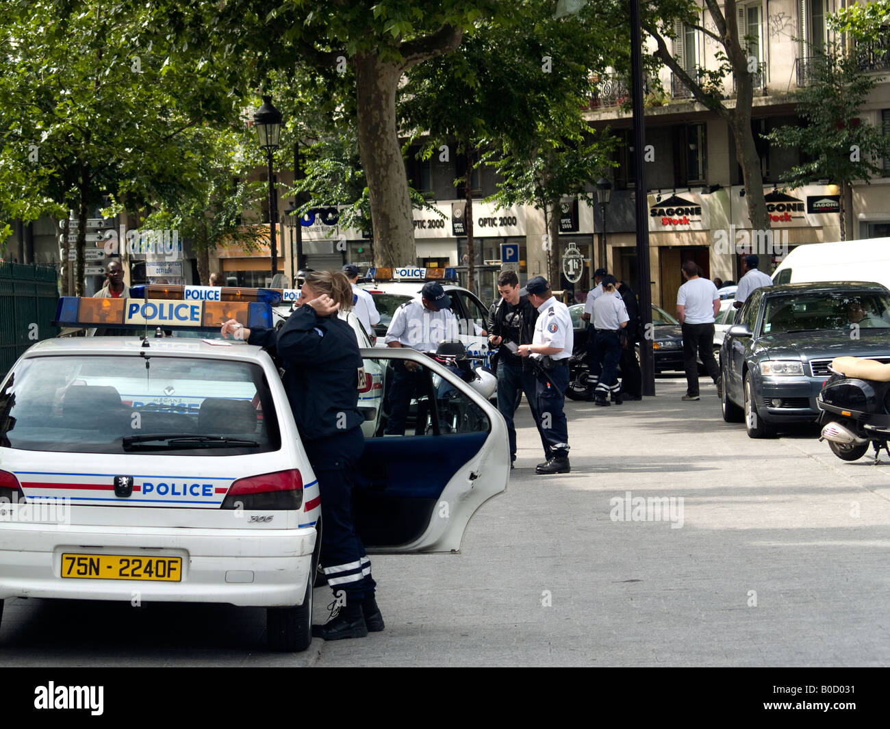 Paris police motorcycle hi-res stock photography and images - Alamy