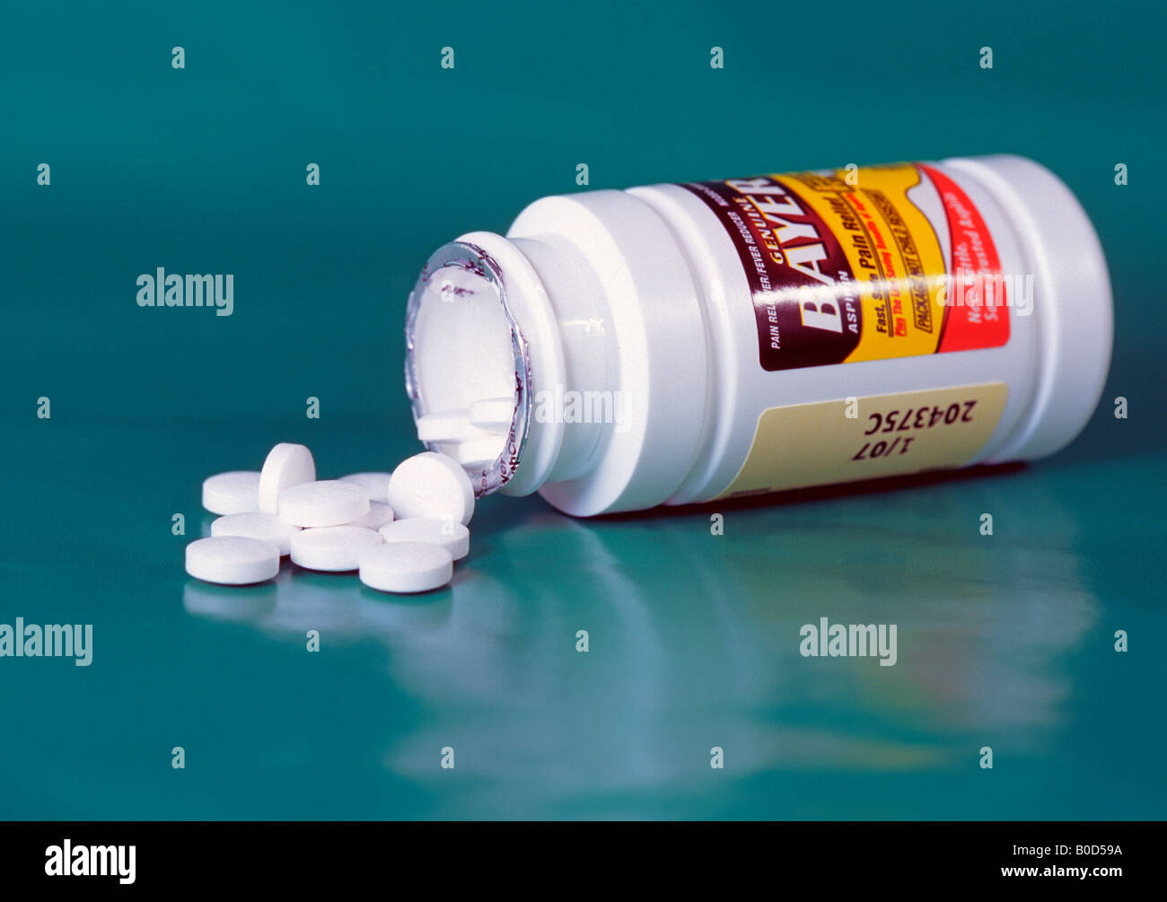 A pill bottle of aspirin tablets sold over the counter Stock Photo Alamy