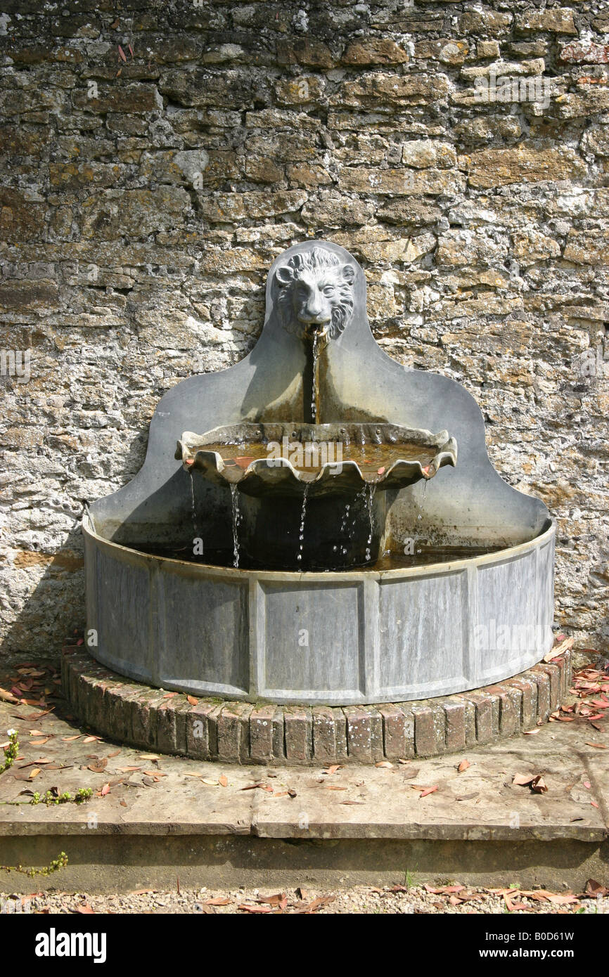 Traditional lions head water fountain and cistern Stock Photo - Alamy