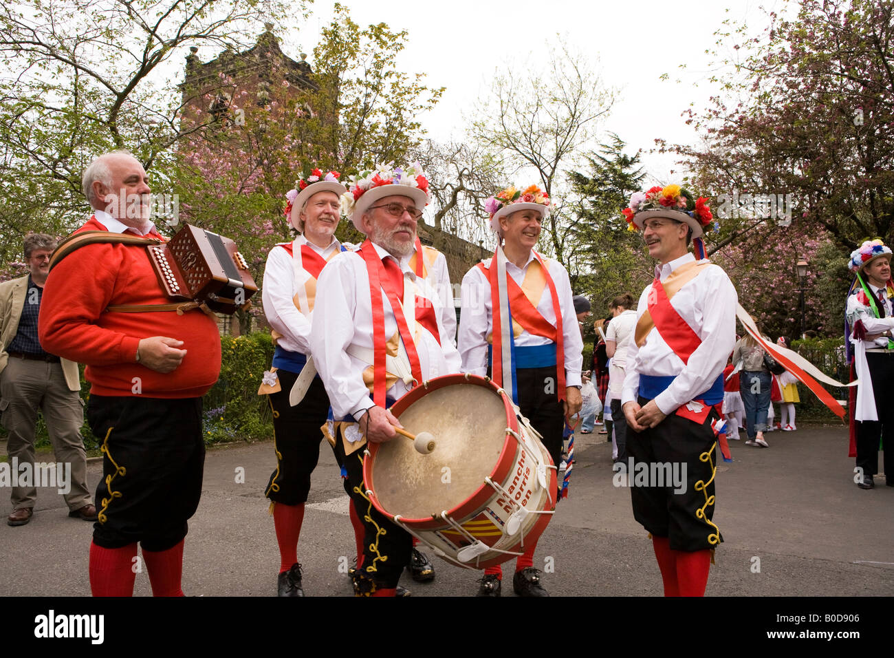 UK Cheshire Knutsford Royal May Day Procession Manchester Morris Men relax before the parade Stock Photo