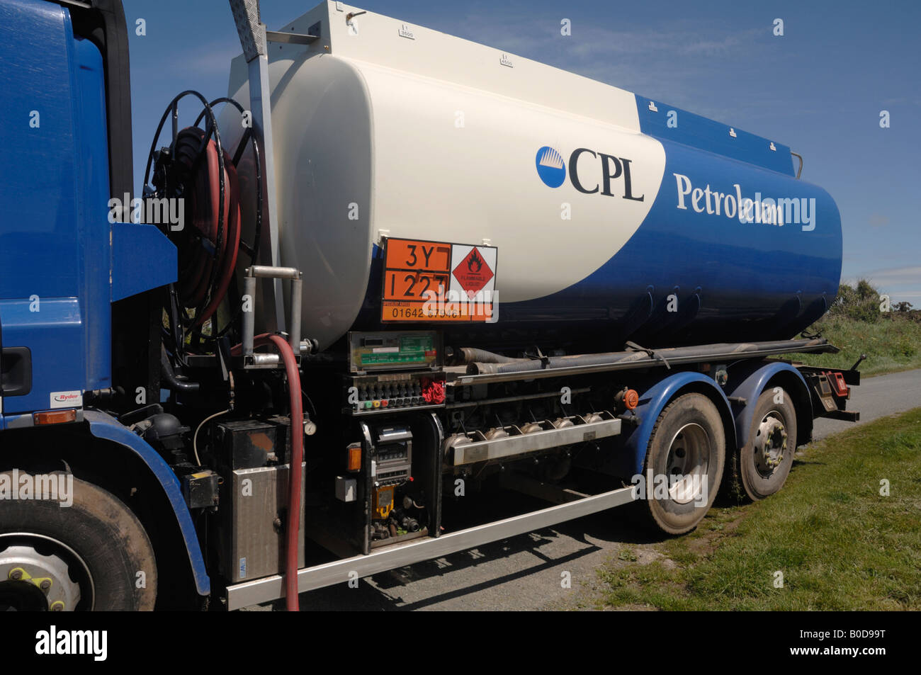 CPL oil road tanker delivering domestic heating oil in rural location Marloes Haverfordwest Wales UK Europe Stock Photo