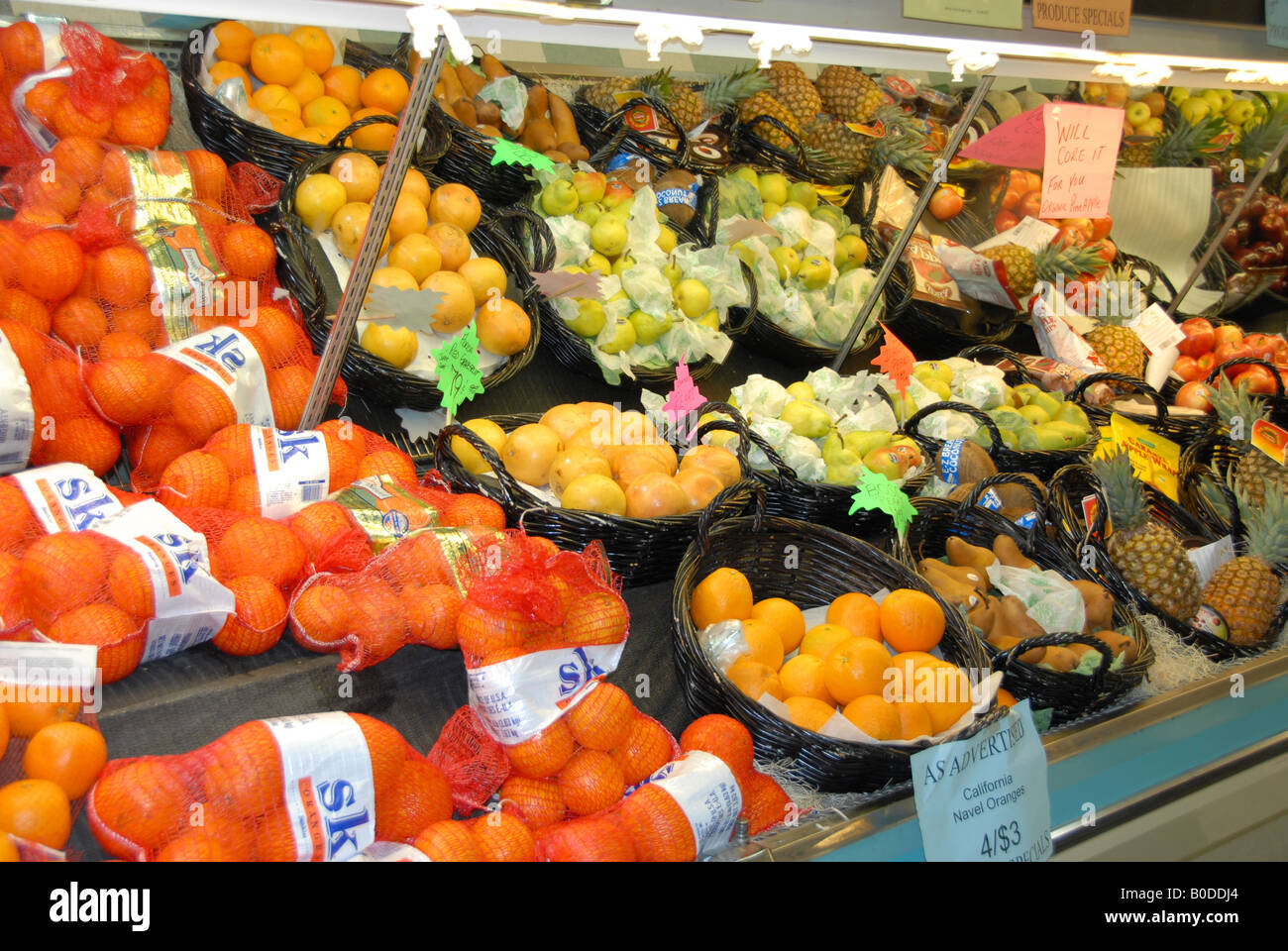 https://c8.alamy.com/comp/B0DDJ4/a-row-of-fruit-in-the-produce-aisle-of-a-grocery-store-B0DDJ4.jpg