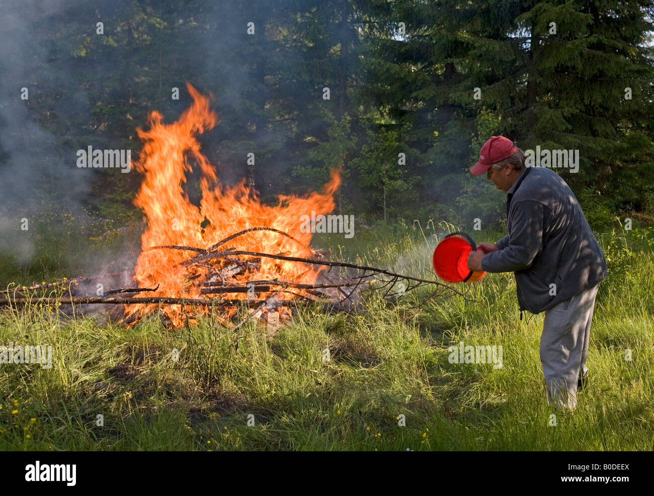Throw bucket of water close up hires stock photography and images Alamy