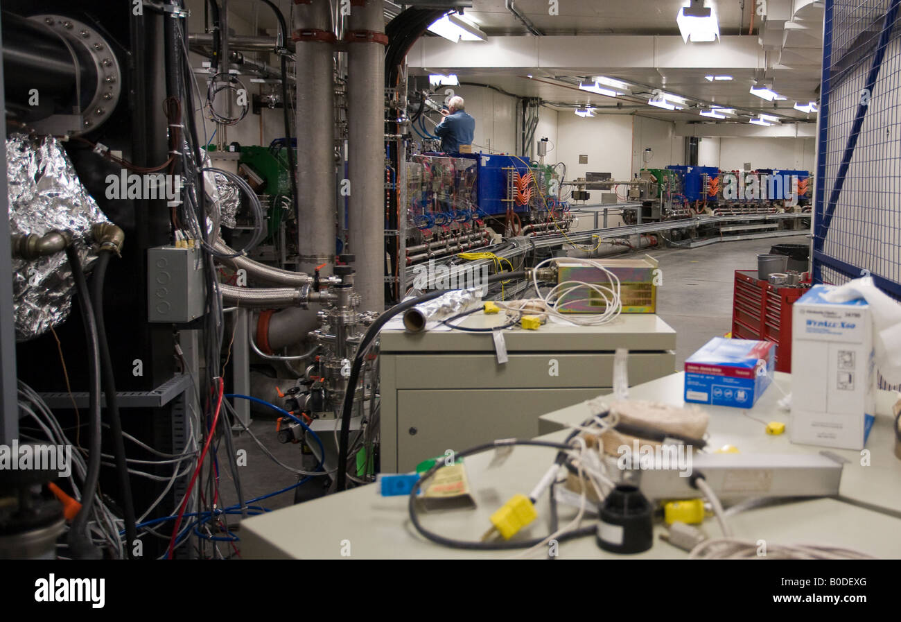 X ray machine maintenance hires stock photography and images Alamy