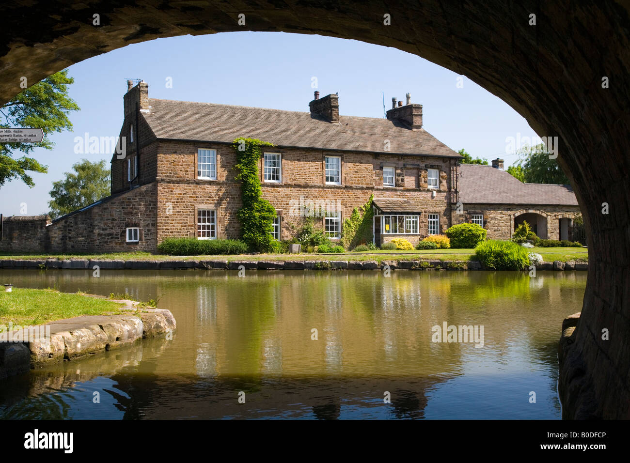View of a Cottage at the junction of the Peak Forest Canal and Macclesfield Canal at Marple Stock Photo