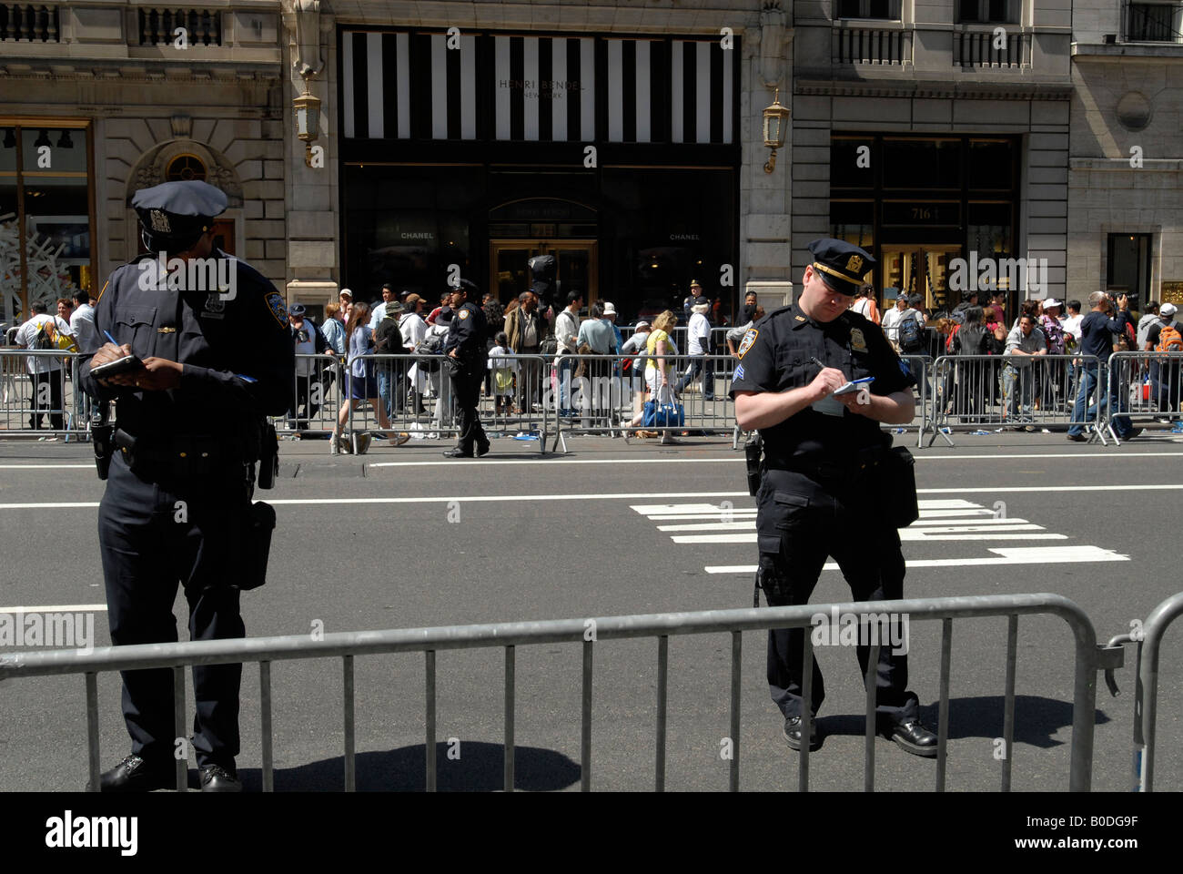 NYPD officers write reports on Fifth Avenue in New York after Pope Benedict XVI greeted the crowds from inside his Popemobile Stock Photo