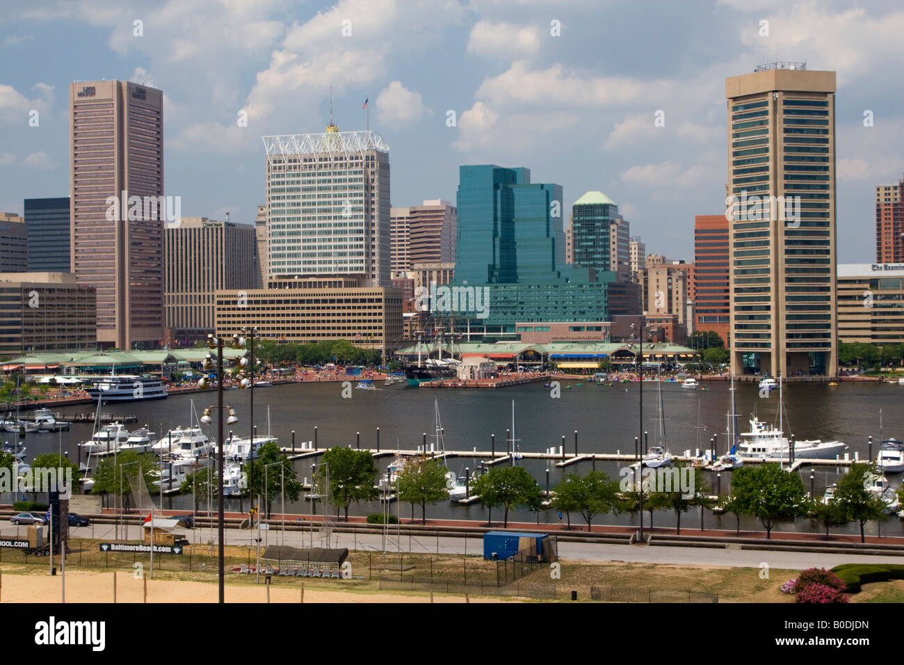 wassen Berouw Zeeziekte Baltimore, Maryland, USA. Inner Harbor View from Federal Hill, World Trade  Center on right, Legg Mason Mutual Fund on left Stock Photo - Alamy