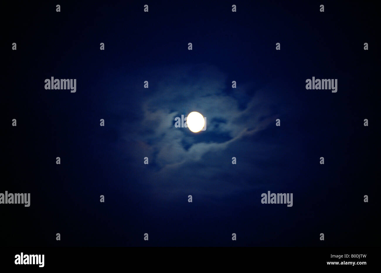 Waxing gibbous moon hires stock photography and images Alamy