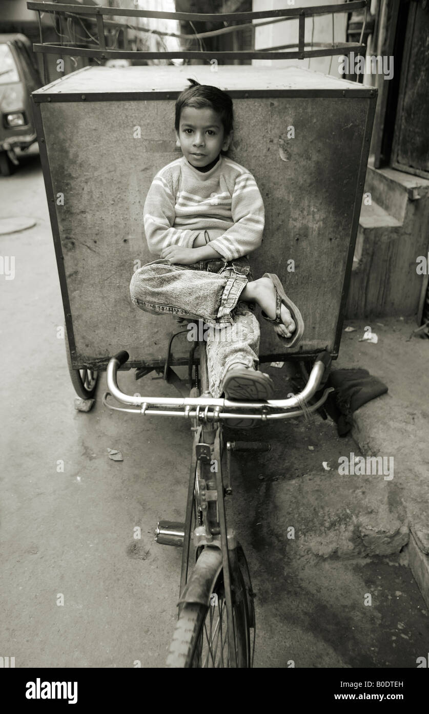little boy sitting on cycle rickshaw delhi india Stock Photo - Alamy