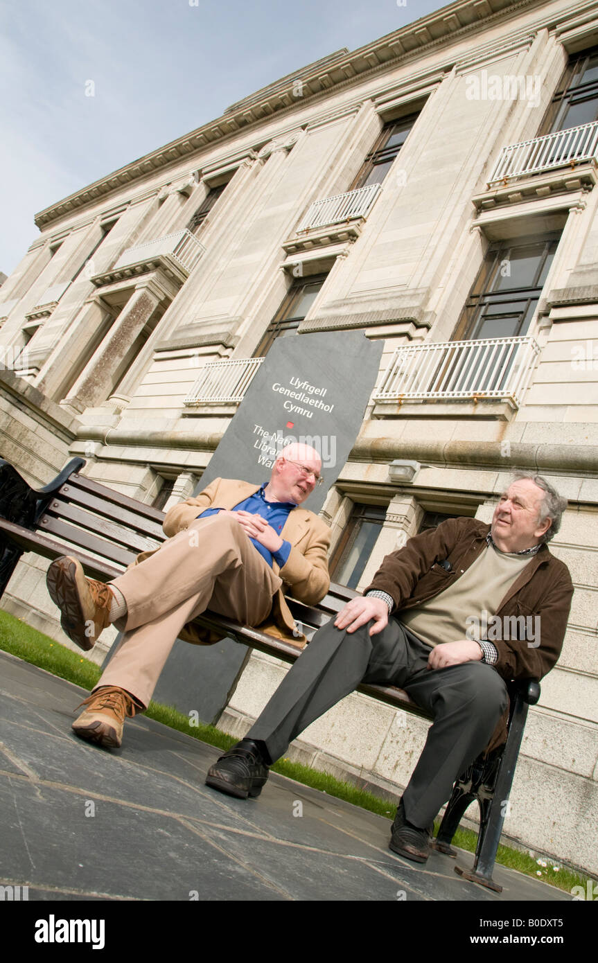Outside library with bench hi-res stock photography and images - Alamy