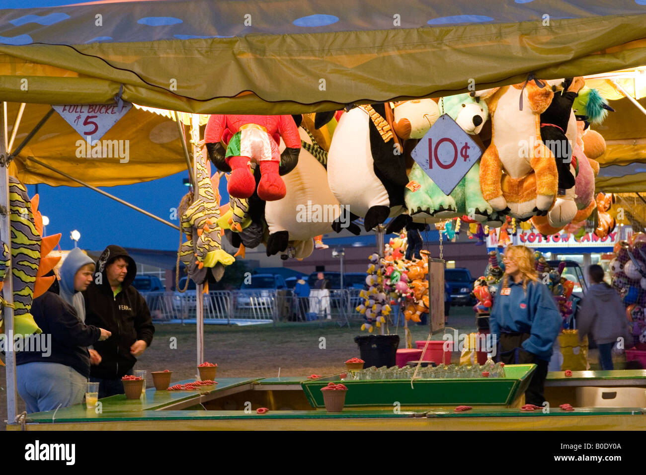 Carnival Game Booth Ring Throw Stock Photo Alamy