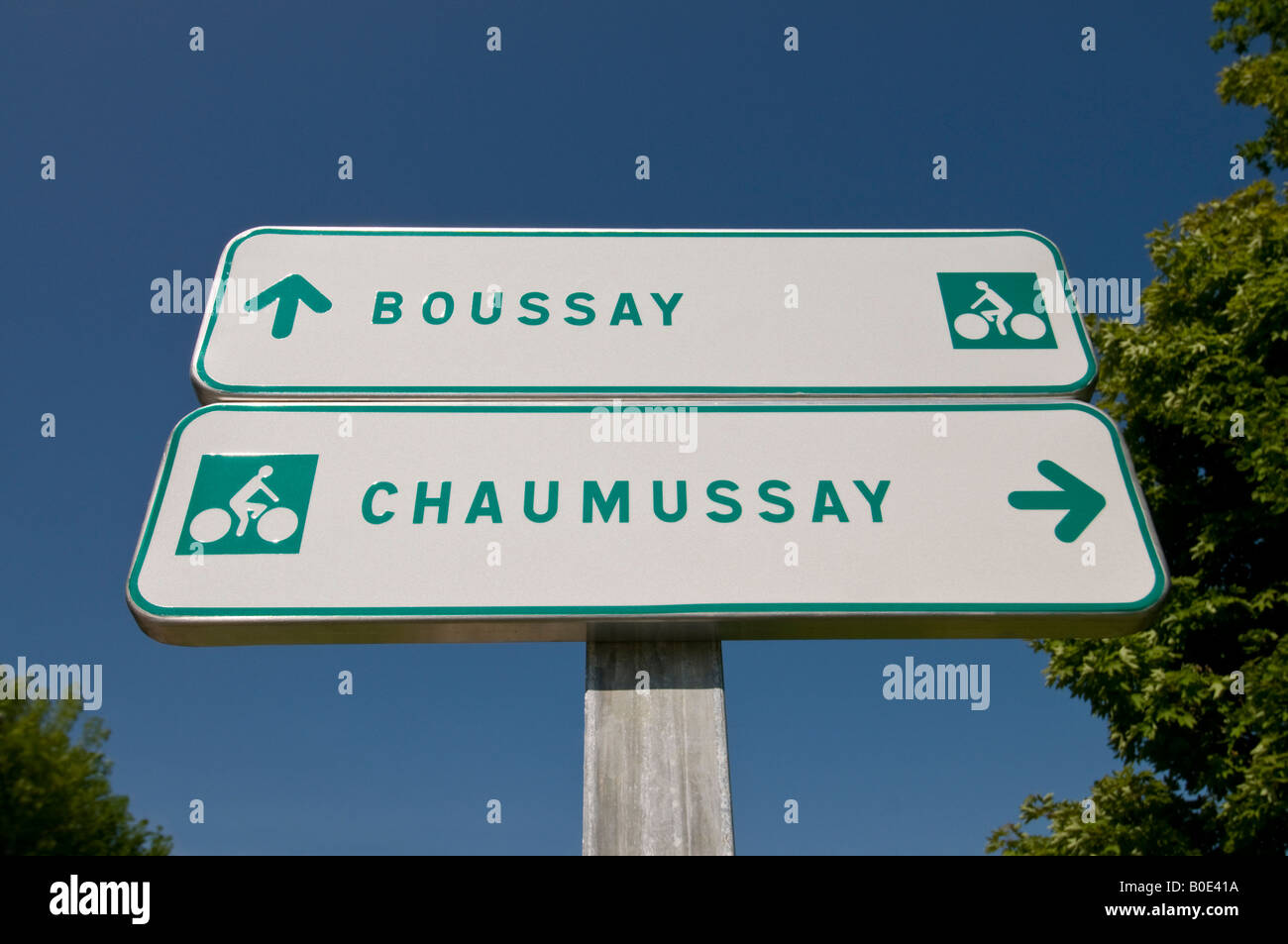 Cycle route marker - Boussay / Chaumussay, sud-Touraine, France. Stock Photo