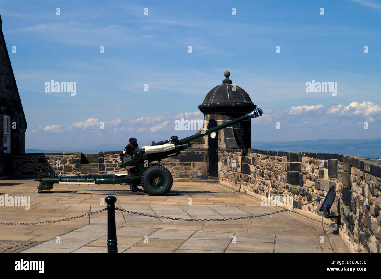 Edinburgh - firing the one o'clock gun at the Castle #4 Stock Photo